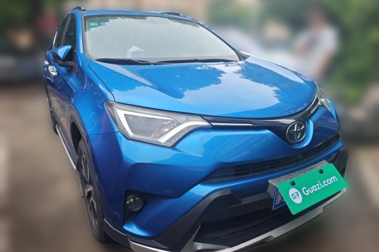 Used Toyota RAV4 2016 2.0L CVT Two-Wheel Drive Fashion Edition China V Standard Front Right 45 Deg