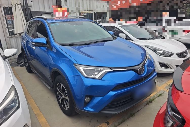 Used Toyota RAV4 2016 2.0L CVT Two-Wheel Drive Fashion Edition China V Standard Front Right 45 Deg