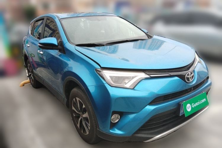 Used Toyota RAV4 2016 2.0L CVT 4x4 New Edition China V Standard Front Right 45 Deg
