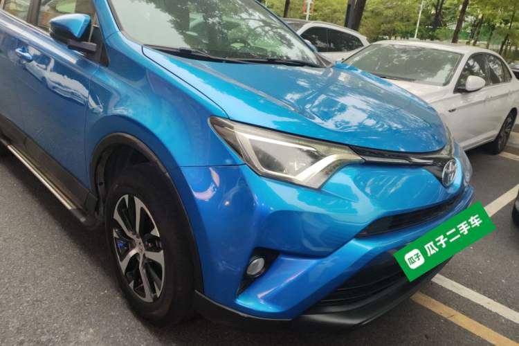 Used Toyota RAV4 2016 2.0L CVT Two-Wheel Drive Urban Edition China V Standard Front Right 45 Deg