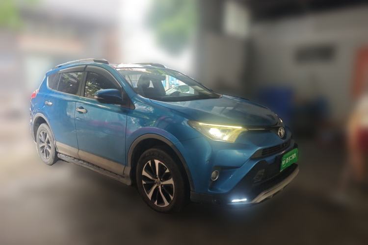 Used Toyota RAV4 2016 2.0L CVT 4x4 New Edition China V Standard Front Right 45 Deg