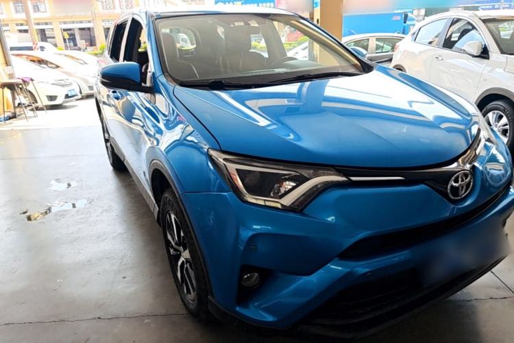 Used Toyota RAV4 2016 2.0L CVT Two-Wheel Drive Urban Edition China V Standard Front Right 45 Deg
