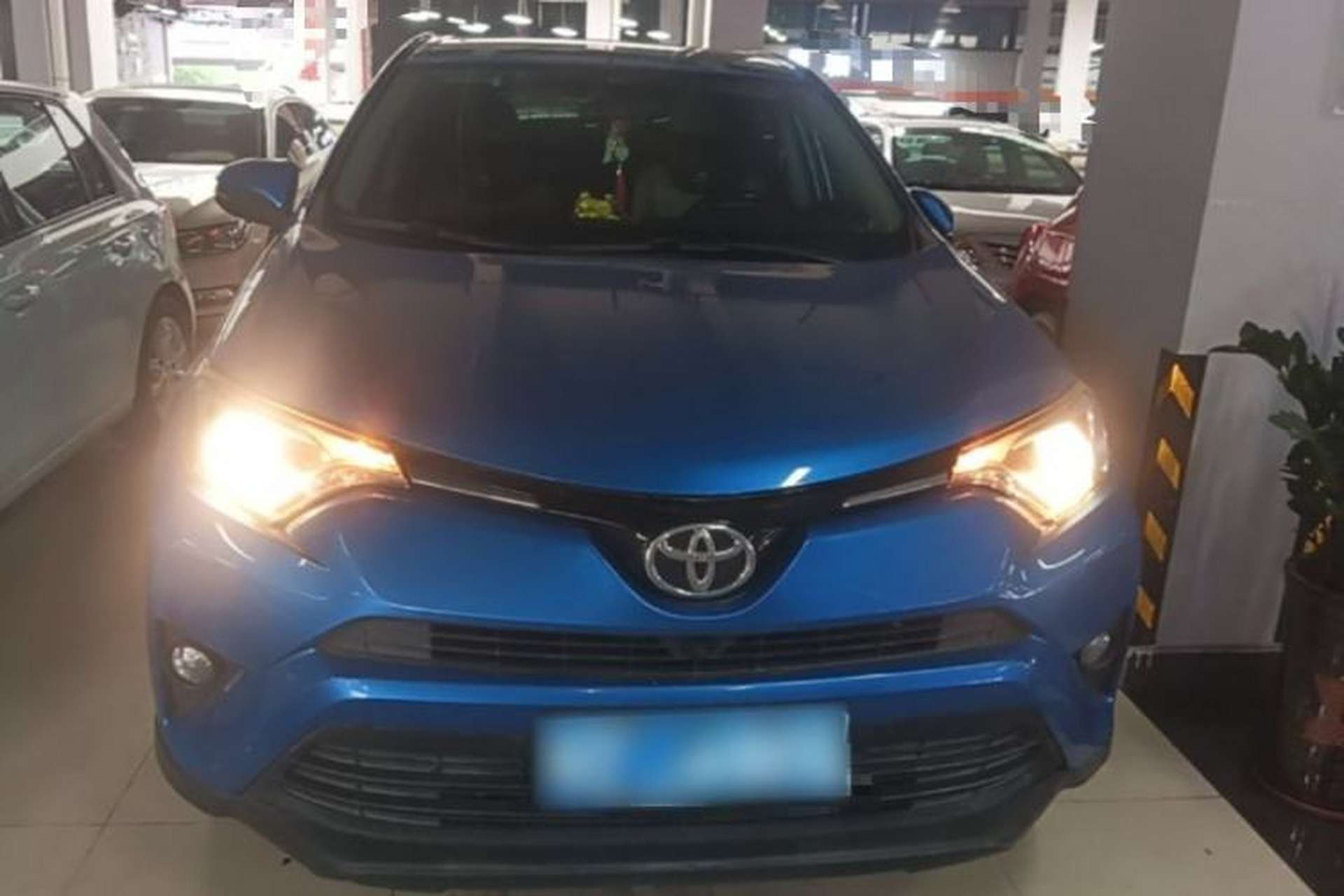 Used Toyota RAV4 2016 2.0L CVT Two-Wheel Drive Fashion Edition China V Standard Front