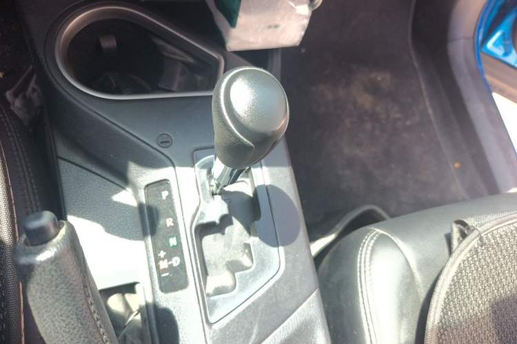 Used Toyota RAV4 2016 2.0L CVT Two-Wheel Drive Comfort Edition China V Standard Gear Lever