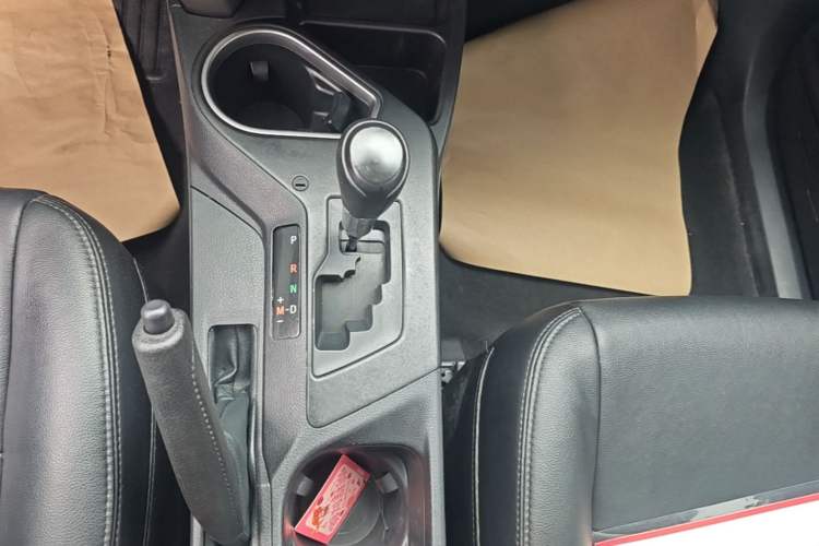 Used Toyota RAV4 2016 2.0L CVT Two-Wheel Drive Fashion Edition China V Standard Gear Lever