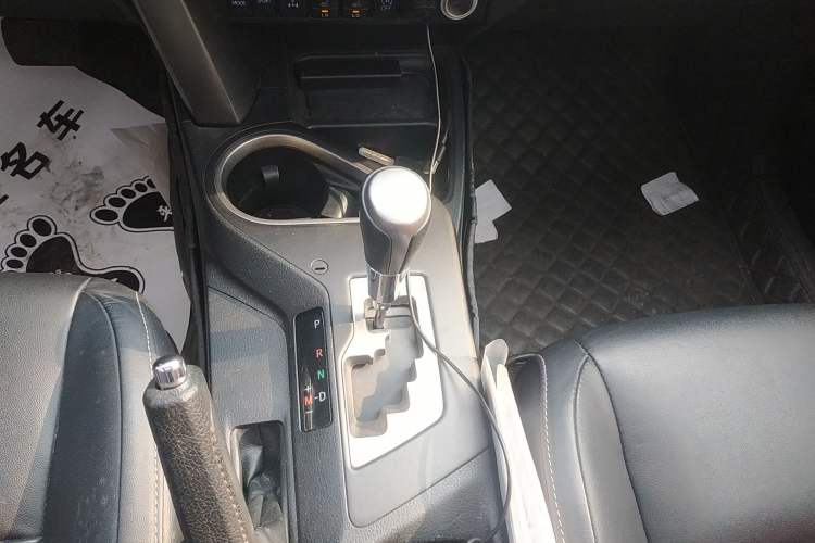 Used Toyota RAV4 2016 2.0L CVT 4x4 New Edition China V Standard Gear Lever