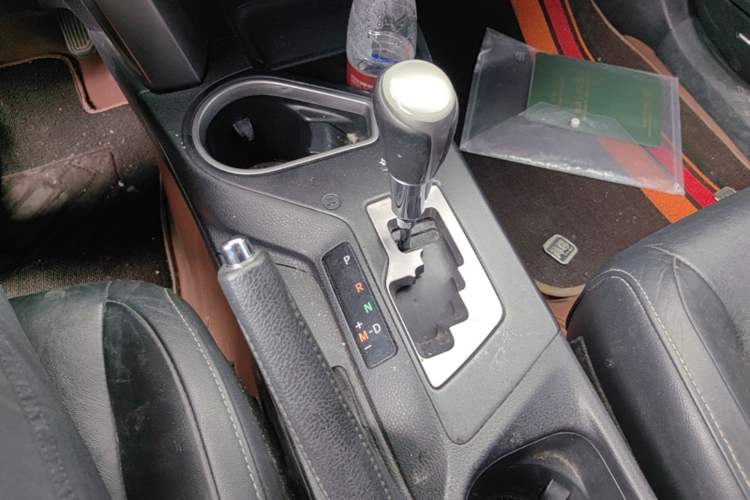 Used Toyota RAV4 2016 2.0L CVT Two-Wheel Drive Smart Edition China V Standard Gear Lever