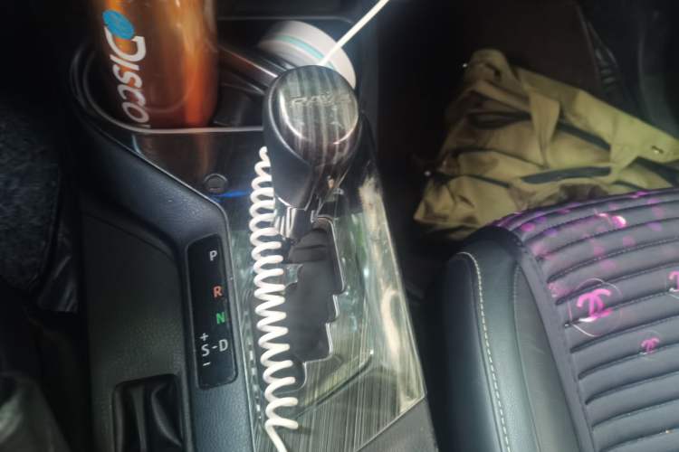 Used Toyota RAV4 2016 2.5L Automatic 4x4 Elite Edition Gear Lever