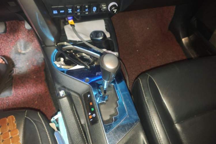 Used Toyota RAV4 2016 2.0L CVT 4x4 New Edition China V Standard Gear Lever