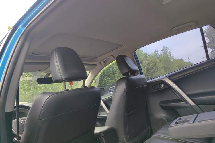 Used Toyota RAV4 2016 2.0L CVT Two-Wheel Drive Smart Edition China V Standard Headliner