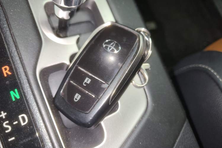 Used Toyota RAV4 2016 2.5L Automatic 4x4 Elite Edition Interior 1