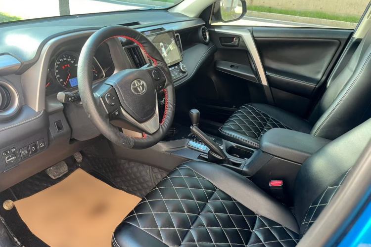 Used Toyota RAV4 2016 2.0L CVT Two-Wheel Drive Fashion Edition China V Standard Interior 1