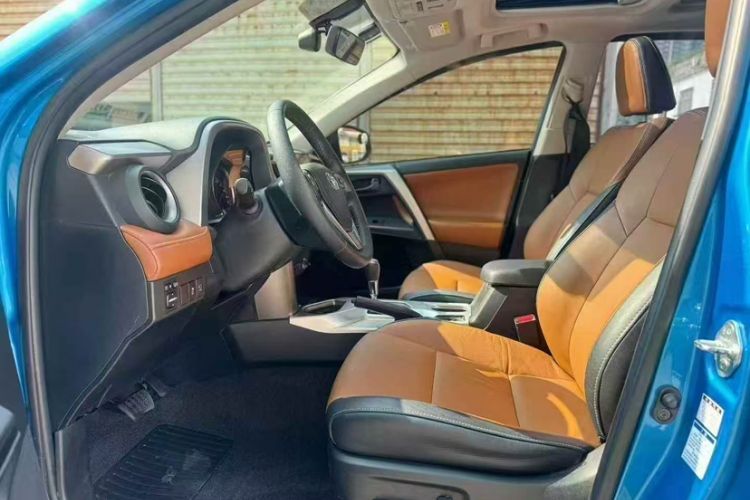 Used Toyota RAV4 2016 2.5L Automatic 4x4 Elite Edition Interior 2