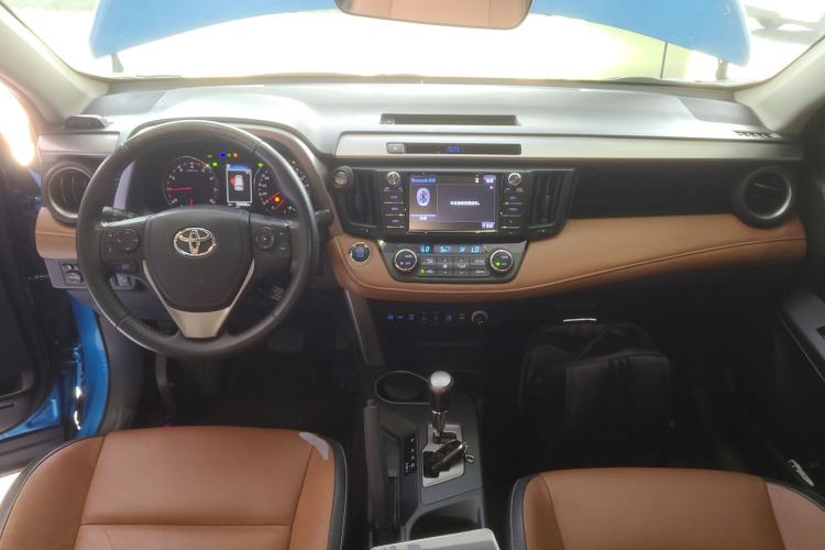 Used Toyota RAV4 2016 2.5L Automatic 4x4 Elite Edition Interior 2