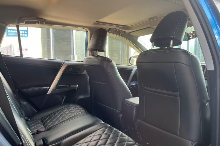 Used Toyota RAV4 2016 2.0L CVT Two-Wheel Drive Fashion Edition China V Standard Interior 2