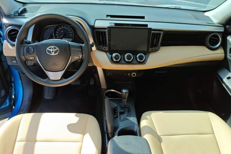 Used Toyota RAV4 2016 2.0L CVT Two-Wheel Drive Urban Edition China V Standard Interior 2