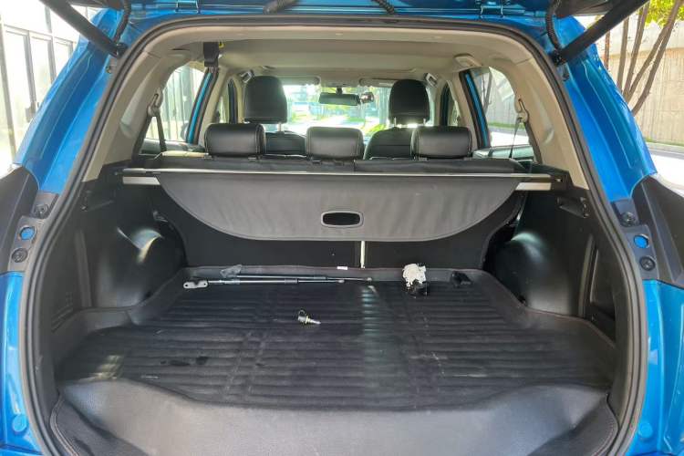 Used Toyota RAV4 2016 2.0L CVT Two-Wheel Drive Fashion Edition China V Standard Interior 4