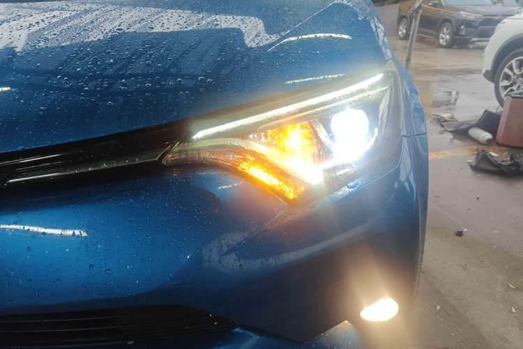 Used Toyota RAV4 2016 2.0L CVT Two-Wheel Drive Smart Edition China V Standard Left Front Headlight