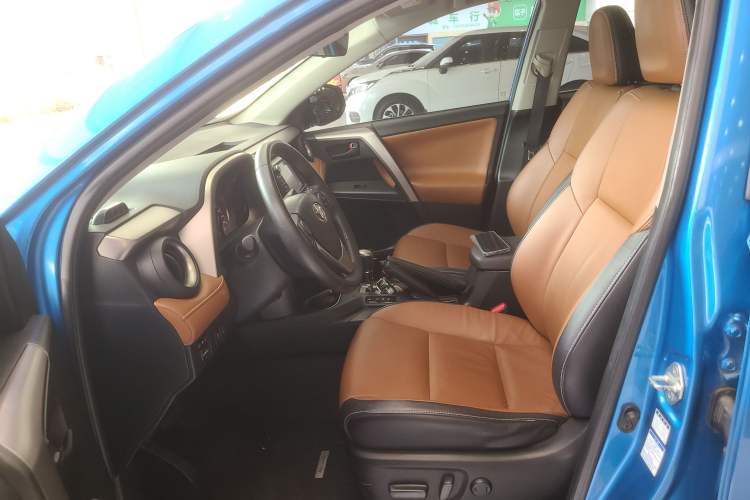 Used Toyota RAV4 2016 2.5L Automatic 4x4 Elite Edition Left Front Seat