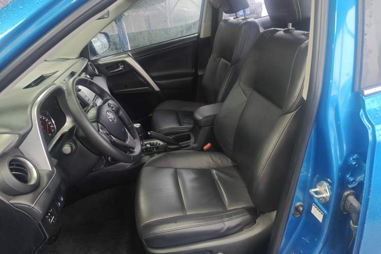 Used Toyota RAV4 2016 2.0L CVT Two-Wheel Drive Smart Edition China V Standard Left Front Seat