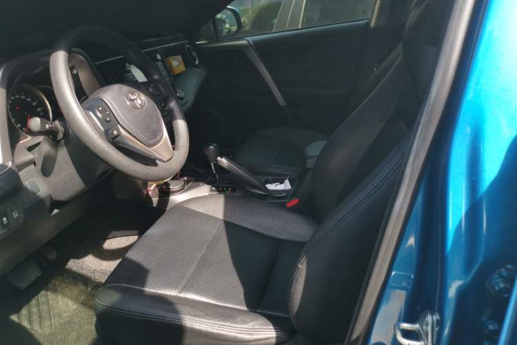 Used Toyota RAV4 2016 2.0L CVT Two-Wheel Drive Fashion Edition China V Standard Left Front Seat