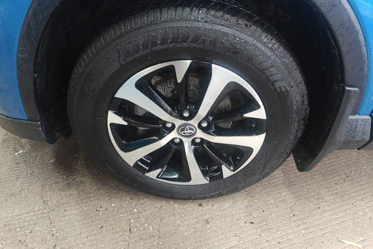 Used Toyota RAV4 2016 2.0L CVT Two-Wheel Drive Smart Edition China V Standard Left Front Wheel Hub