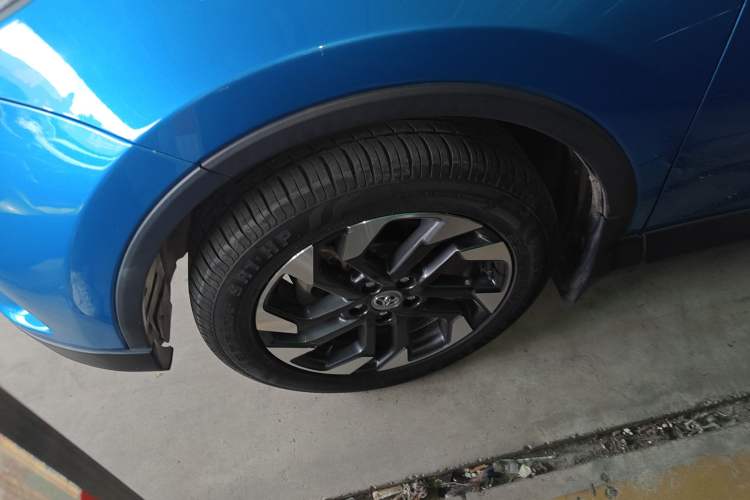 Used Toyota RAV4 2016 2.5L Automatic 4x4 Elite Edition Left Front Wheel Hub