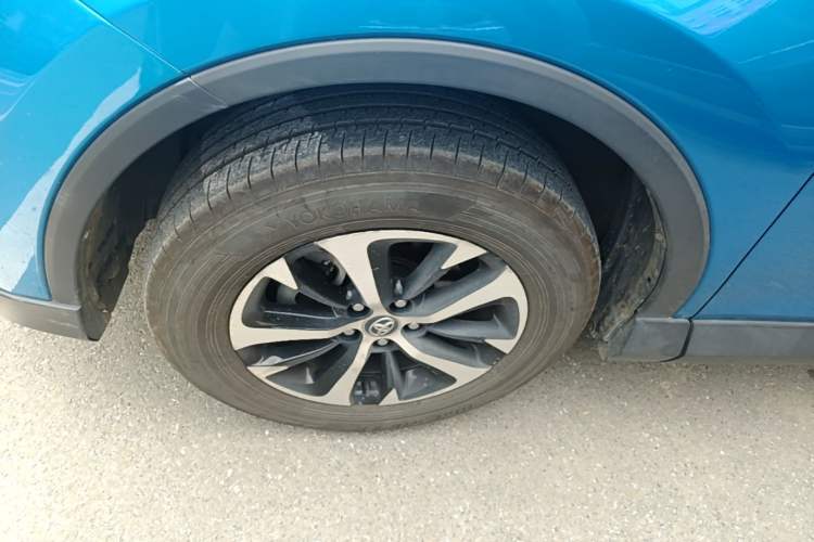 Used Toyota RAV4 2016 2.0L CVT Two-Wheel Drive Smart Edition China V Standard Left Front Wheel Hub
