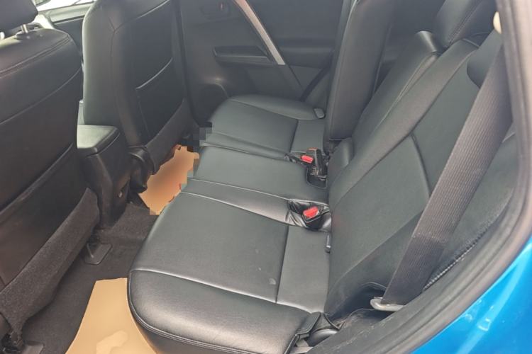 Used Toyota RAV4 2016 2.0L CVT Two-Wheel Drive Fashion Edition China V Standard Left Rear Seat