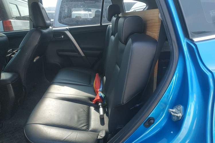 Used Toyota RAV4 2016 2.0L CVT 4x4 New Edition China V Standard Left Rear Seat