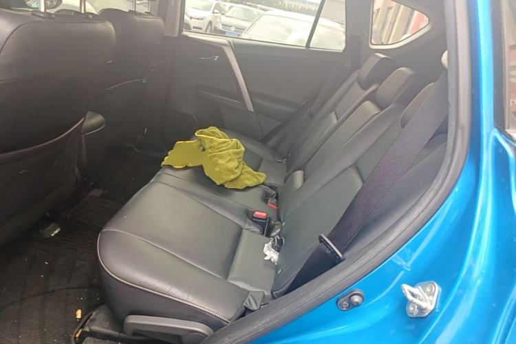Used Toyota RAV4 2016 2.0L CVT Two-Wheel Drive Smart Edition China V Standard Left Rear Seat