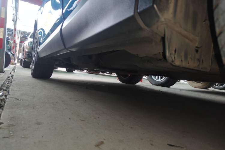 Used Toyota RAV4 2016 2.5L Automatic 4x4 Elite Edition Left Side Sill
