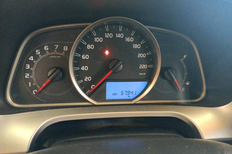 Used Toyota RAV4 2016 2.0L CVT Two-Wheel Drive Fashion Edition China V Standard Odometer Close Up
