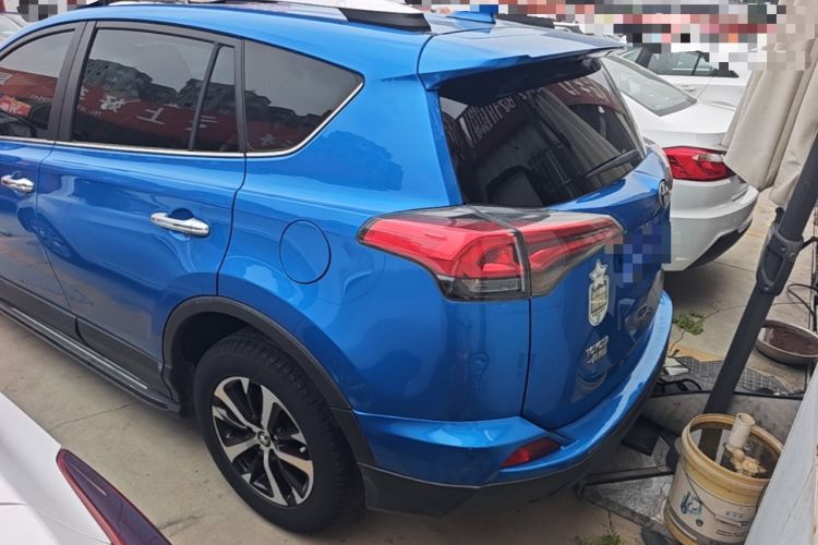 Used Toyota RAV4 2016 2.0L CVT Two-Wheel Drive Fashion Edition China V Standard Rear