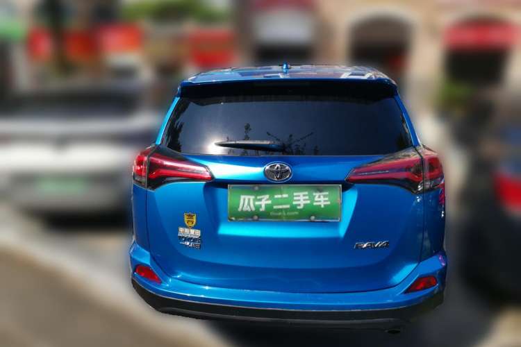 Used Toyota RAV4 2016 2.0L CVT Two-Wheel Drive Fashion Edition China V Standard Rear