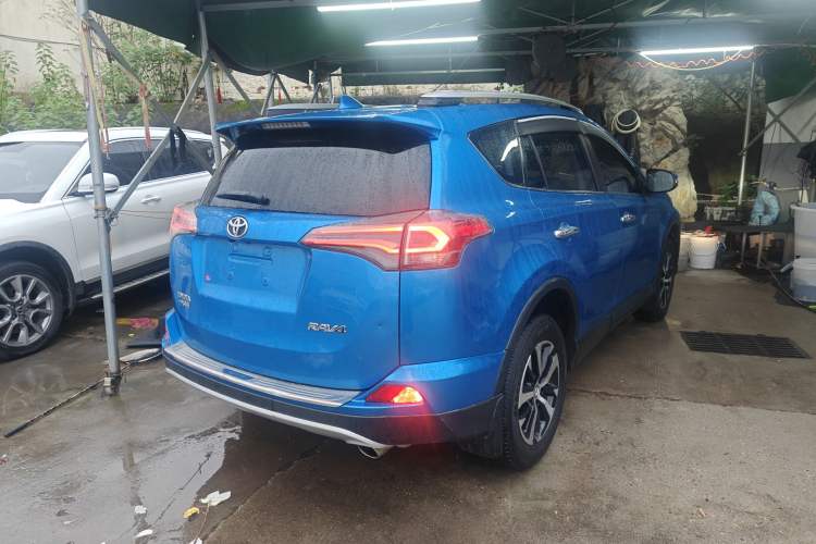 Used Toyota RAV4 2016 2.0L CVT Two-Wheel Drive Smart Edition China V Standard Rear Right 45 Deg