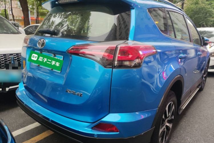 Used Toyota RAV4 2016 2.0L CVT Two-Wheel Drive Urban Edition China V Standard Rear Right 45 Deg