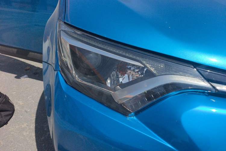 Used Toyota RAV4 2016 2.0L CVT Two-Wheel Drive Comfort Edition China V Standard Right Front Headlight