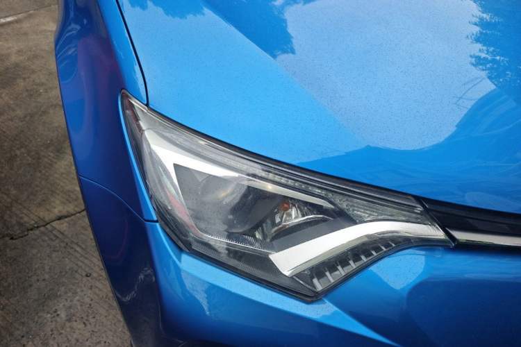 Used Toyota RAV4 2016 2.0L CVT Two-Wheel Drive Fashion Edition China V Standard Right Front Headlight