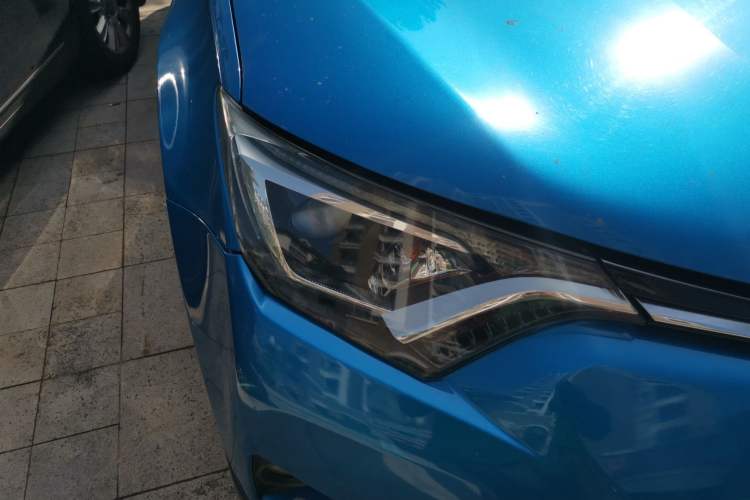 Used Toyota RAV4 2016 2.0L CVT Two-Wheel Drive Fashion Edition China V Standard Right Front Headlight
