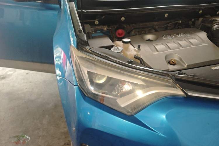 Used Toyota RAV4 2016 2.0L CVT 4x4 New Edition China V Standard Right Front Headlight