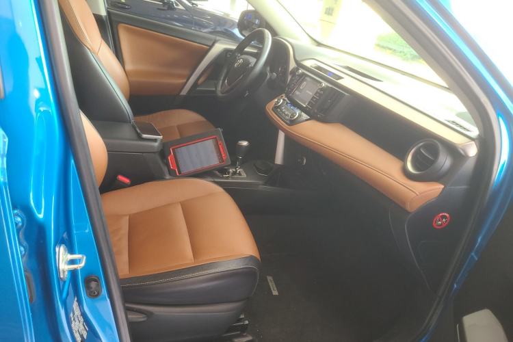 Used Toyota RAV4 2016 2.5L Automatic 4x4 Elite Edition Right Front Seat