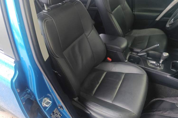 Used Toyota RAV4 2016 2.0L CVT Two-Wheel Drive Smart Edition China V Standard Right Front Seat
