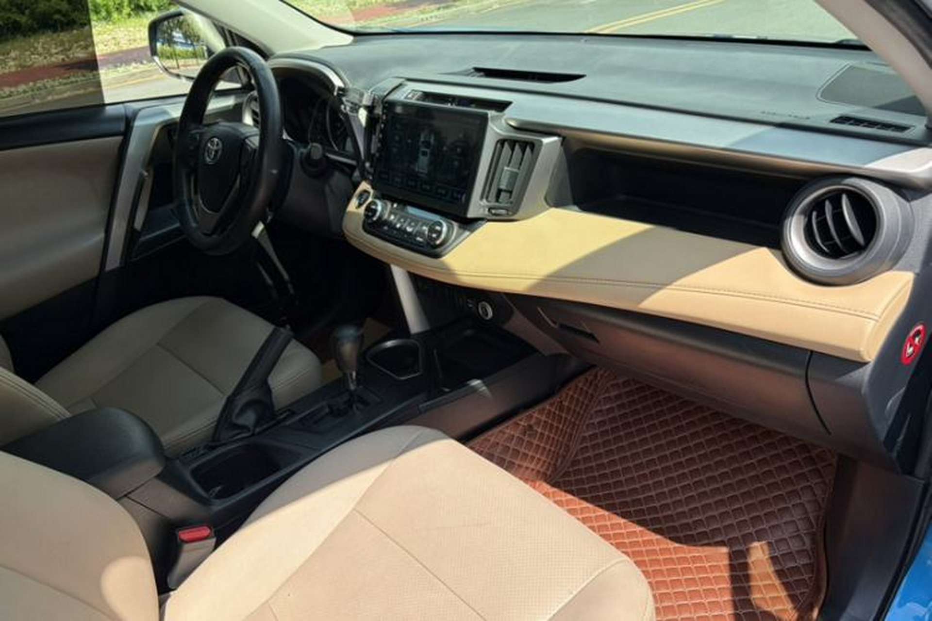 Used Toyota RAV4 2016 2.0L CVT Two-Wheel Drive Fashion Edition China V Standard Right Front Seat