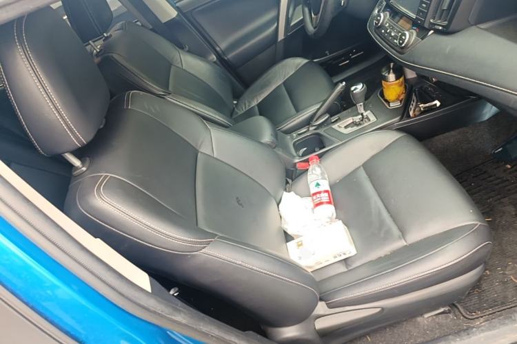 Used Toyota RAV4 2016 2.0L CVT Two-Wheel Drive Smart Edition China V Standard Right Front Seat
