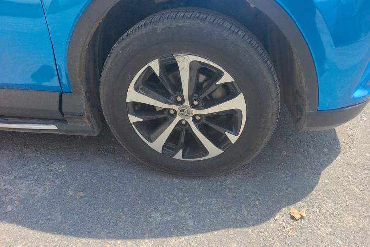 Used Toyota RAV4 2016 2.0L CVT Two-Wheel Drive Comfort Edition China V Standard Right Front Wheel Hub