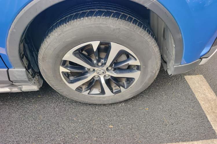 Used Toyota RAV4 2016 2.0L CVT Two-Wheel Drive Fashion Edition China V Standard Right Front Wheel Hub