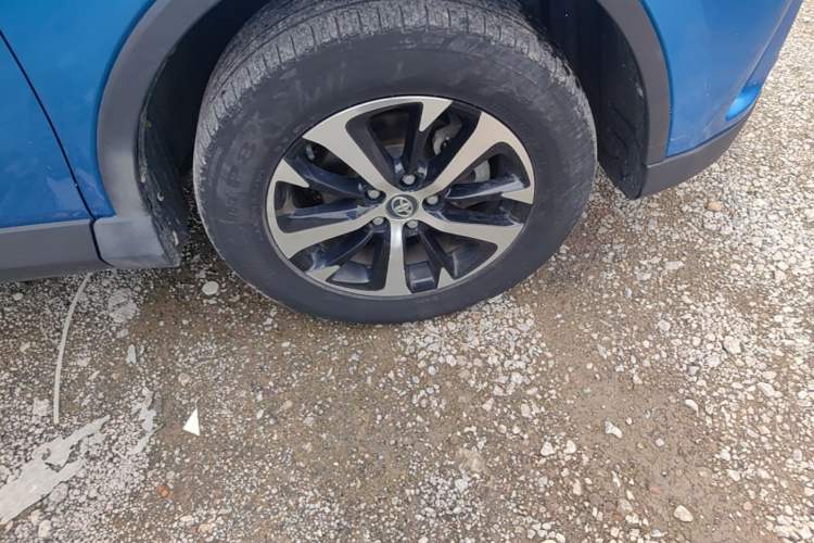 Used Toyota RAV4 2016 2.0L CVT Two-Wheel Drive Smart Edition China V Standard Right Front Wheel Hub
