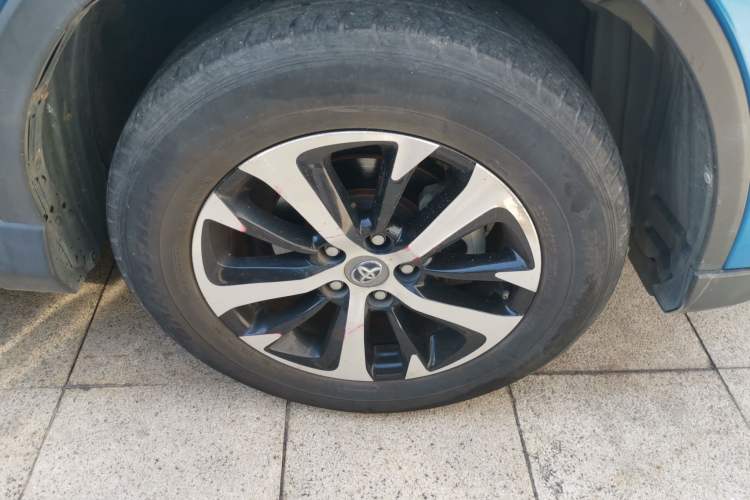 Used Toyota RAV4 2016 2.0L CVT Two-Wheel Drive Fashion Edition China V Standard Right Front Wheel Hub