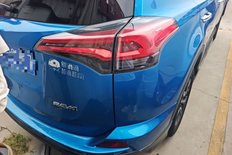 Used Toyota RAV4 2016 2.0L CVT Two-Wheel Drive Fashion Edition China V Standard Right Rear Taillight
